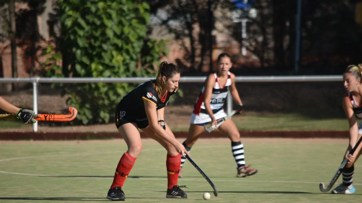 UnCuyo manda en el Apertura de hockey sobre césped femenino