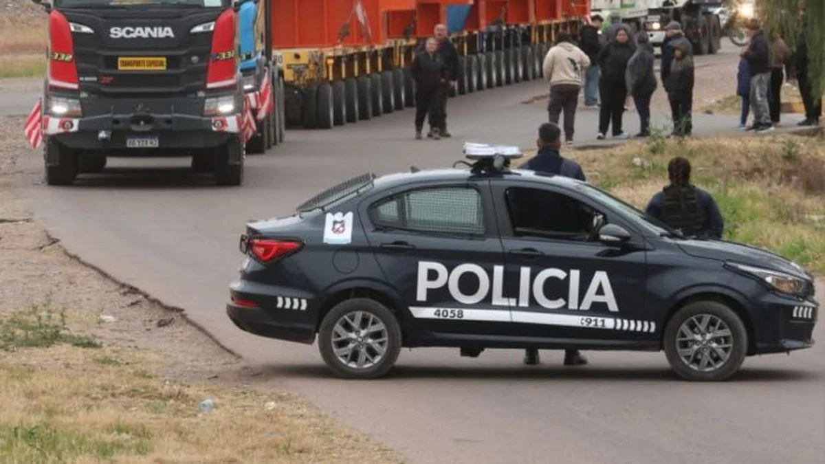 Reanudaron el traslado del reactor de Impsa con destino a la destilería en Luján de Cuyo