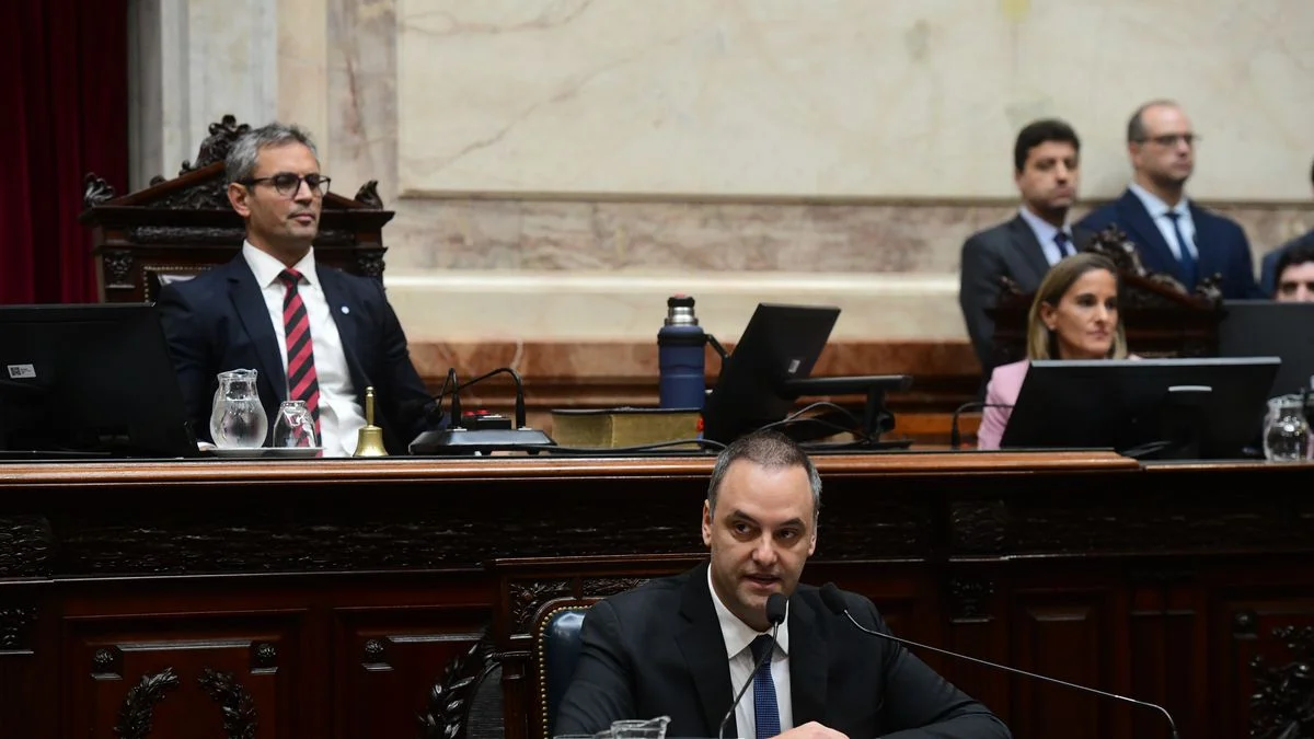 Adorni en el Congreso: el Gobierno montó un show para respaldar a cuestionado funcionario