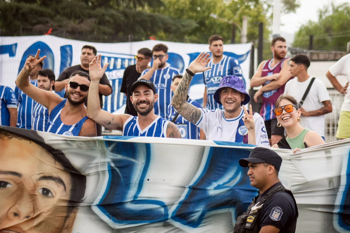 Hinchada Godoy Cruz - Tomba (18).jpg