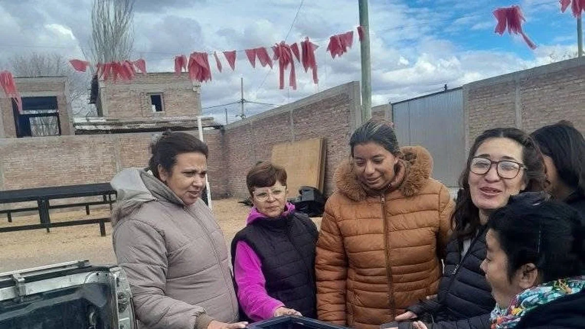 Una ONG de San Rafael ahora fabrica bloques como una de sus obras de solidaridad