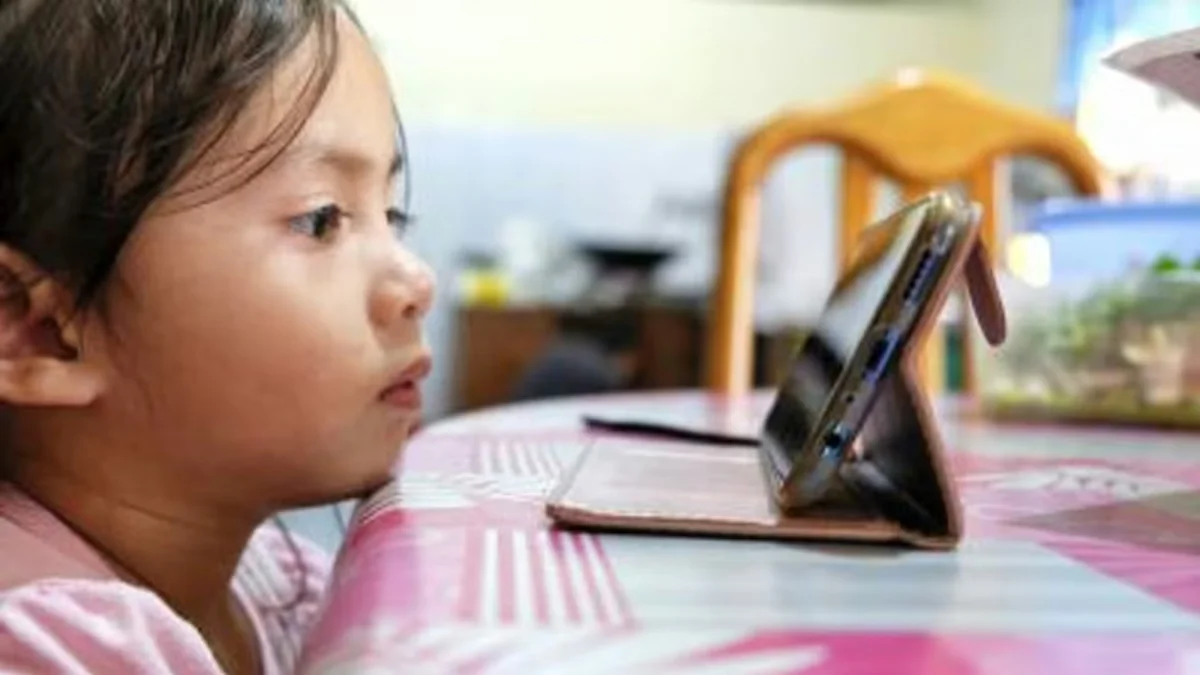 Una madre mendocina creó una guía para cuidar a los niños en internet