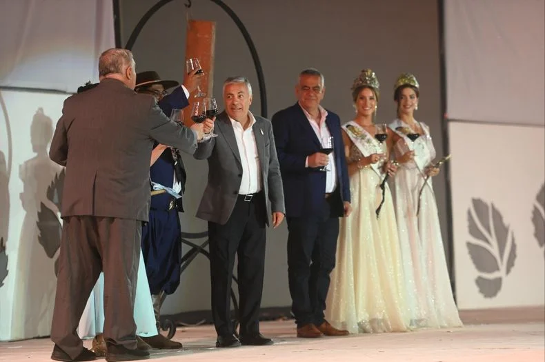 Cornejo, Gonz&aacute;lez y el cl&aacute;sico brindis.&nbsp;