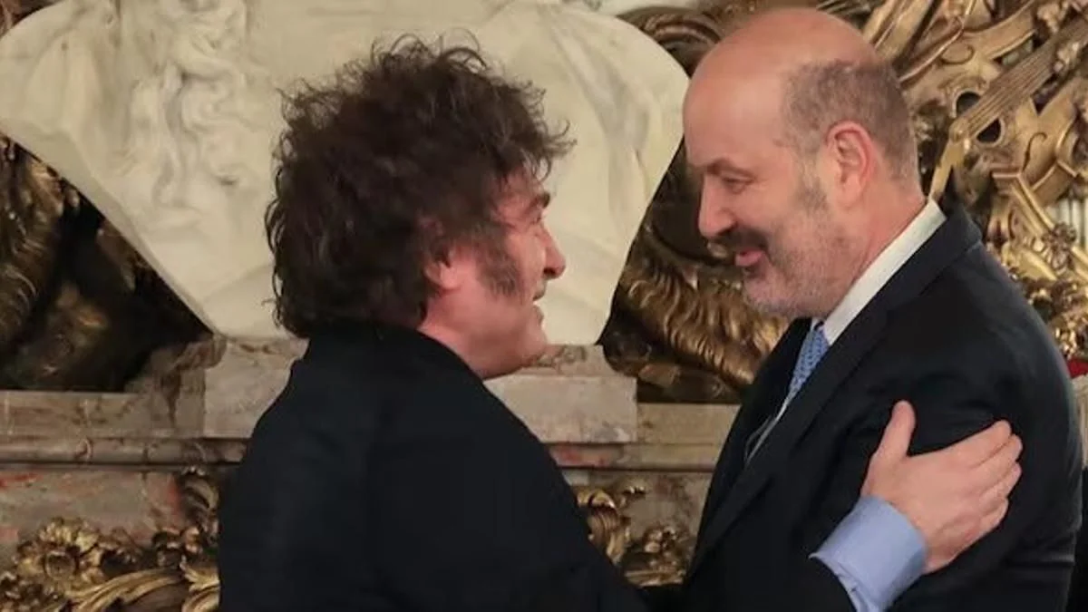 Javier Milei y Federico Sturzenegger abonan la guerra cultural en un artículo militante