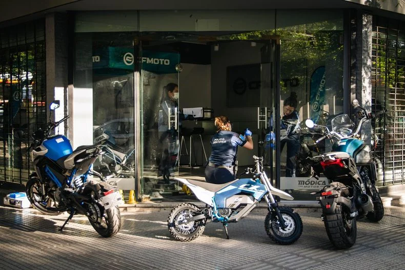 Local de motos en el centro de la Ciudad que fue blanco de los delincuentes