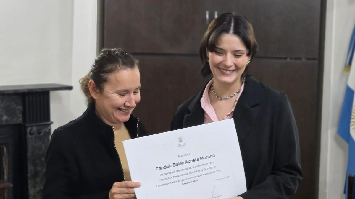 Candela Acosta Morano, la primera arqueóloga de Mendoza, recibió un reconocimiento en Diputados