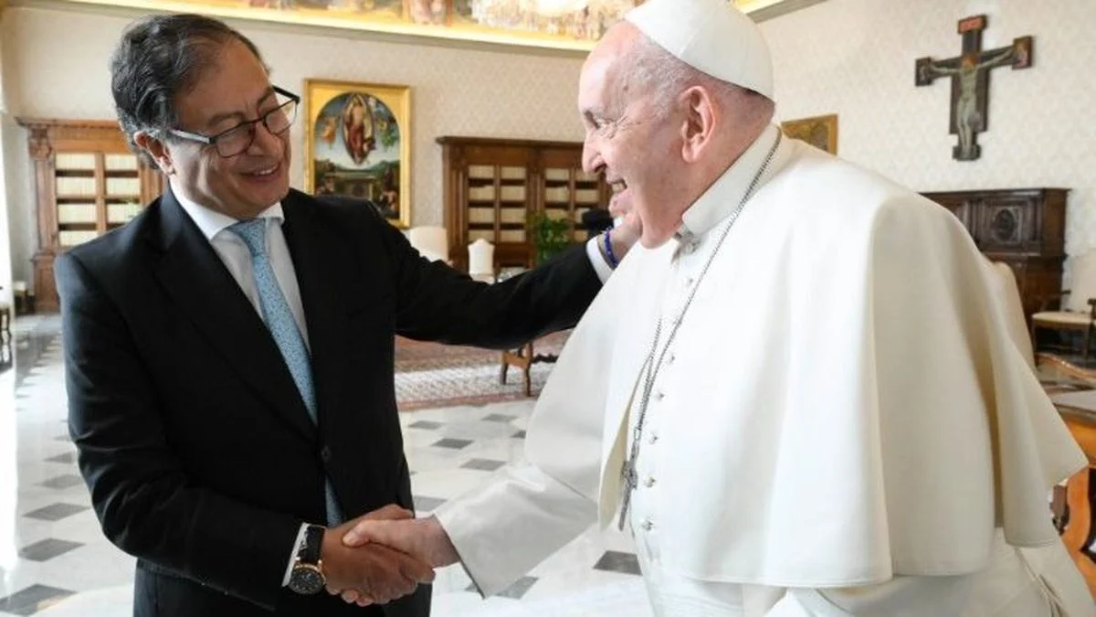 Gustavo Petro al Papa Francisco: "Que no se vaya mi compañero del alma"