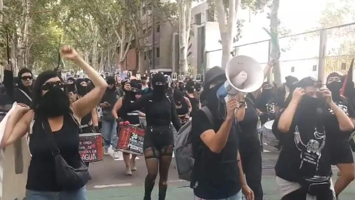 Asamblea transfeminista denunció en la Justicia a la Policía de Mendoza por abusos en una marcha