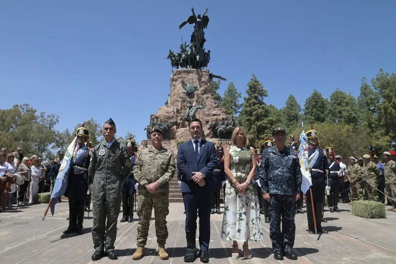 Luis Petri, ex ministro de Defensa, enfrent&oacute; duras cr&iacute;ticas por la situaci&oacute;n de la obra social de los militares. Javier Milei avalar&iacute;a el plan del nuevo funcionario en la cartera.&nbsp;