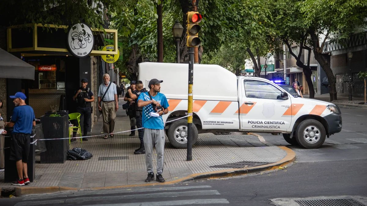 Un hombre en situación de calle falleció en la esquina de Colón y Patricias Mendocinas
