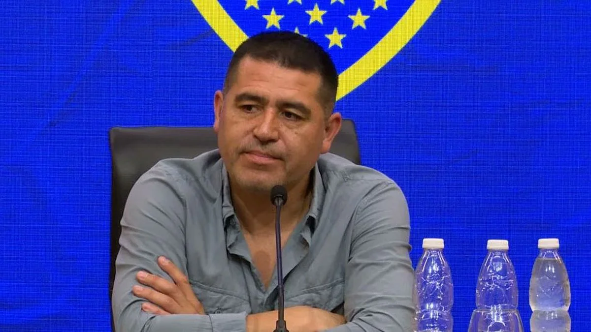 Boca, de rodillas en el mercado: el club que le sopló a Marino Hinestroza en la cara a Juan Román Riquelme