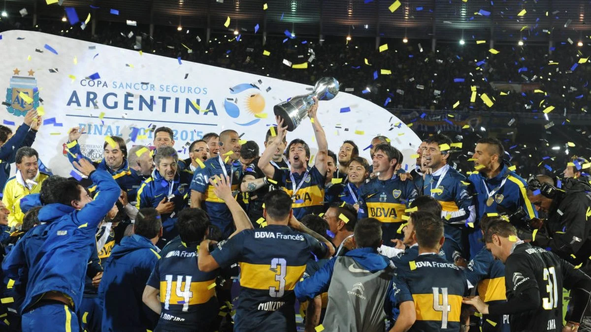 Un ex jugador de Boca prendió fuego a Carlos Tevez por la escandalosa final de la Copa Argentina 2015