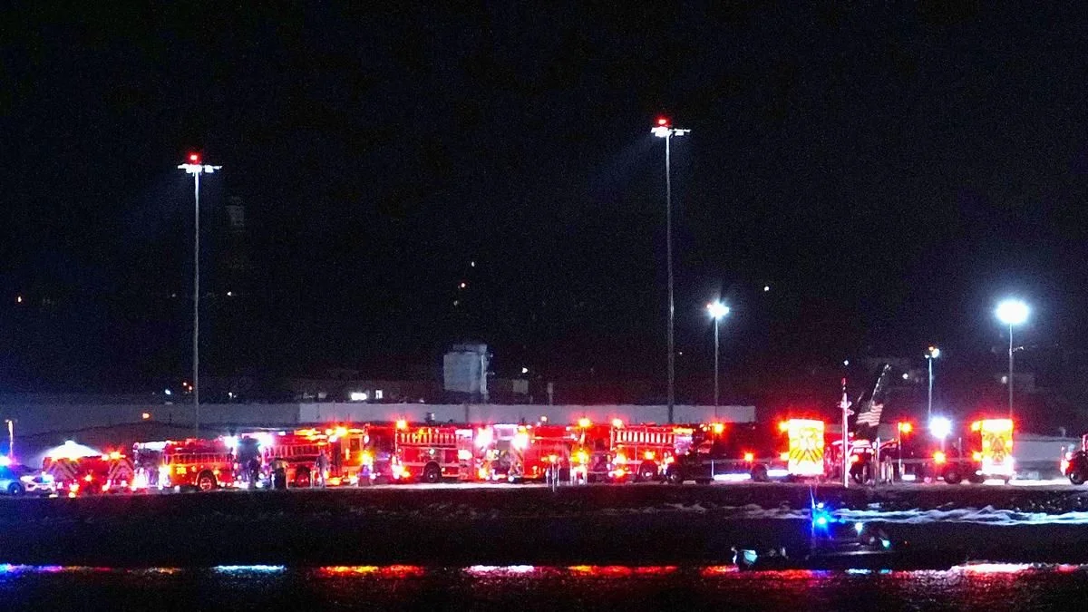 Un avión de pasajeros y un helicóptero militar chocan cerca de aeropuerto de Washington