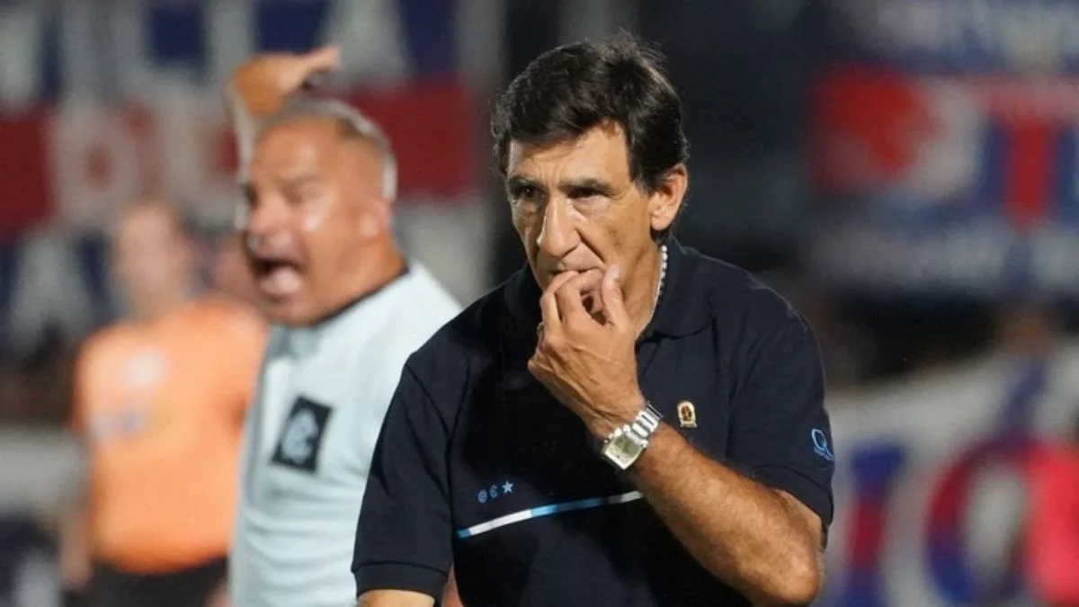 "Ahora se notan más los errores": la autocrítica feroz de Gustavo Costas tras la nueva caída de Racing