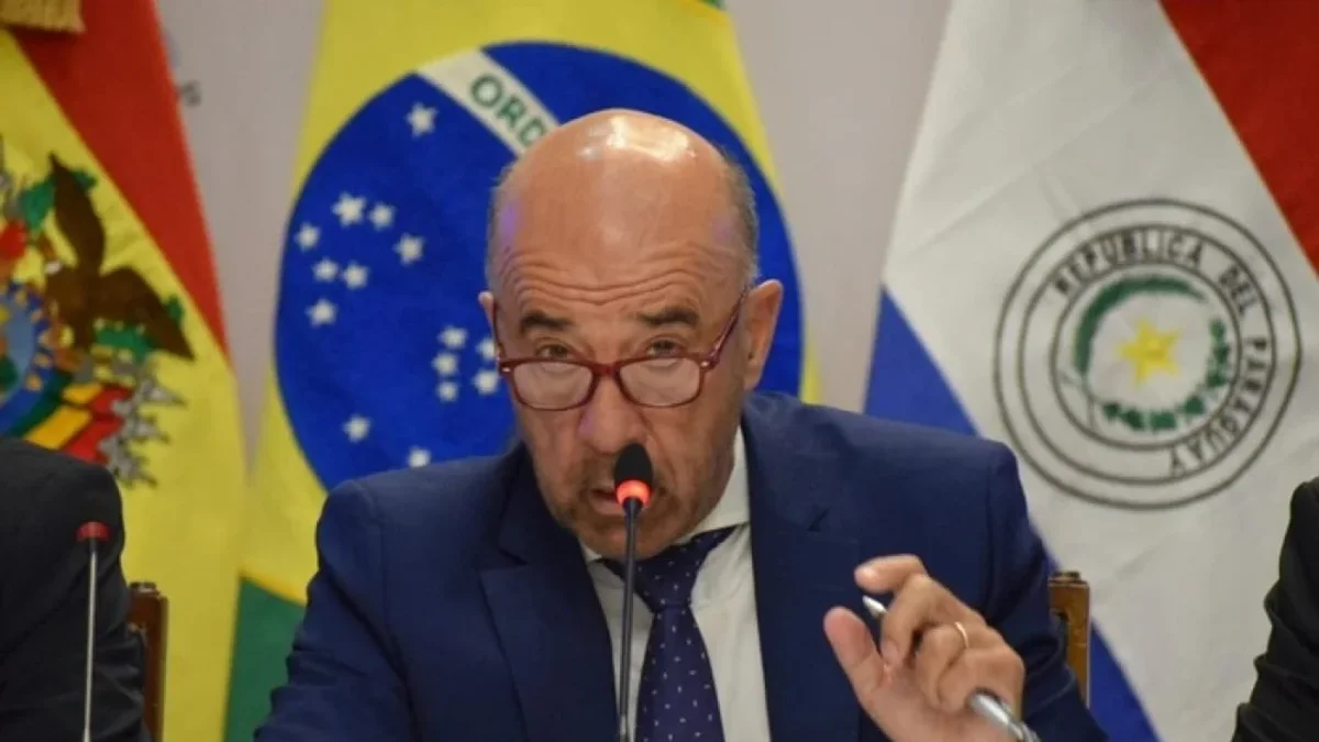 Un ex embajador advierte los riesgos del "bufanesco" alineamiento de Javier Milei con Estados Unidos