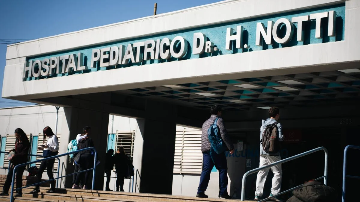 Godoy Cruz: una nena de 10 años iba en bicicleta, un auto la chocó y sufrió heridas