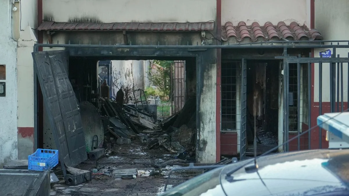 Ardió un comercio de pirotecnia en Godoy Cruz y una mujer resultó herida