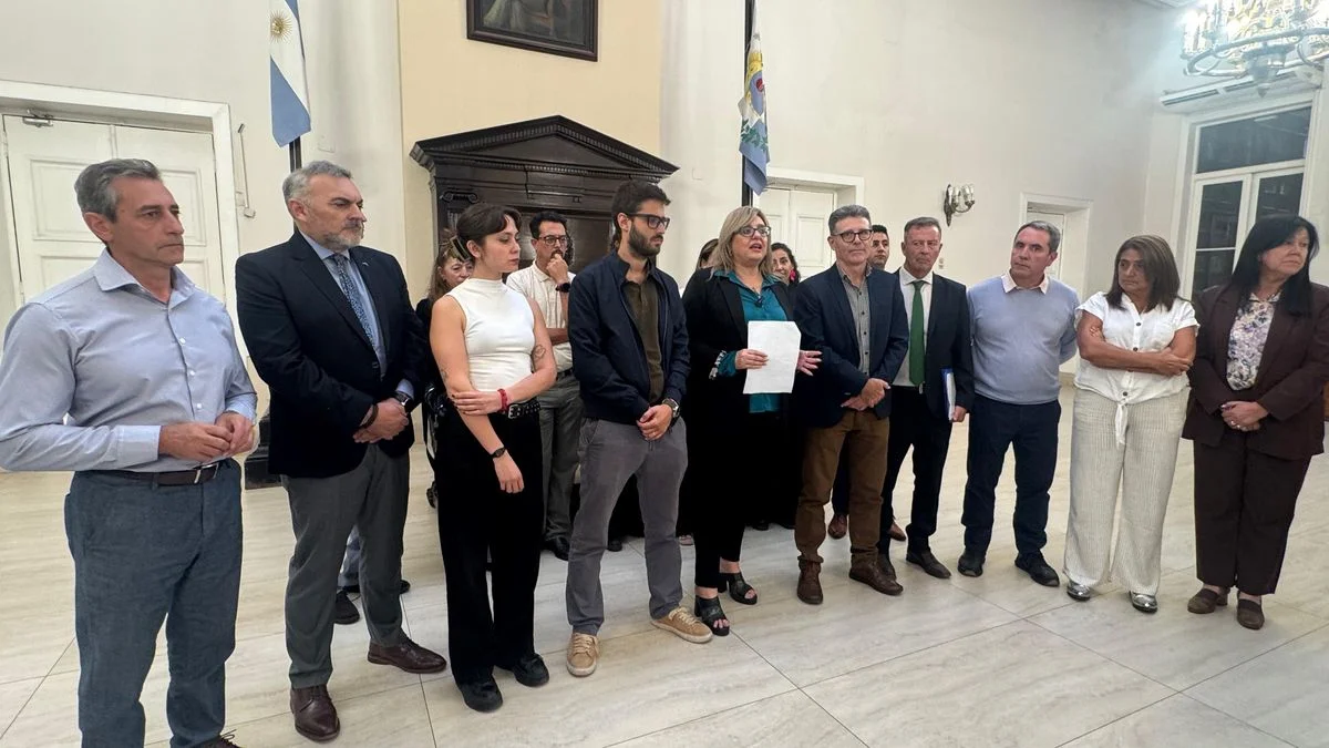 La oposición se reagrupa y arma un frente común en defensa del agua y las persecuciones a asambleístas
