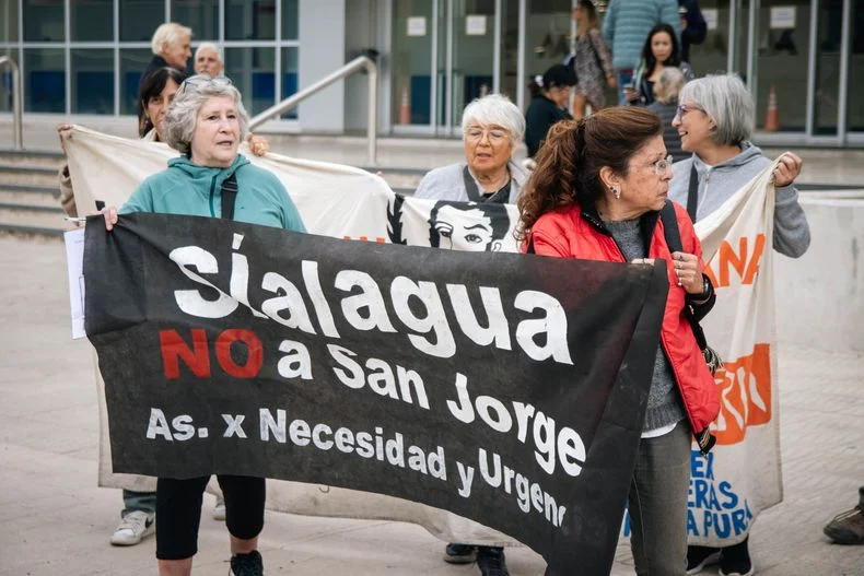 Algunas de las asambleístas que llegaron al Polo Judicial para pedir la libertad de Mauricio Cornejo.