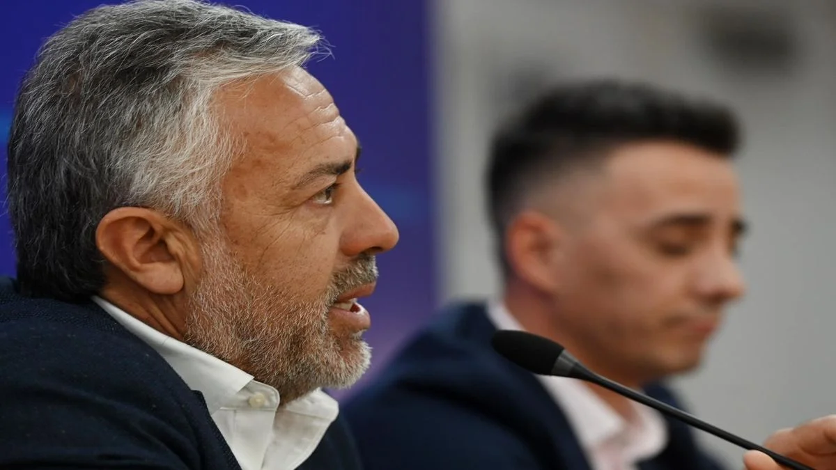 Alfredo Cornejo tiró la pelota afuera cuando le preguntaron por el discurso homofóbico de Milei en Davos