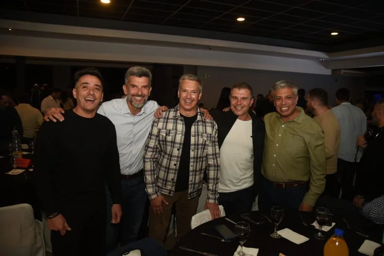 Marcos Calvente junto a otros intendentes radicales.