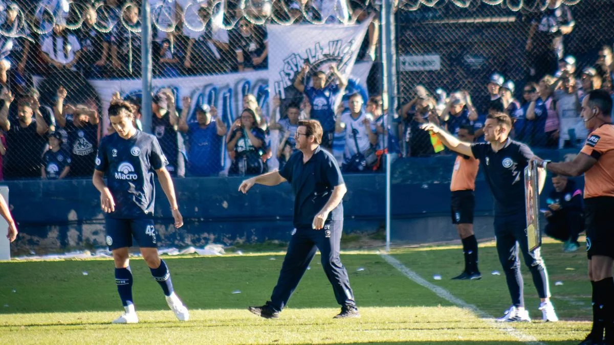 El reconocimiento que recibió Alfredo Berti por la gran campaña de Independiente Rivadavia