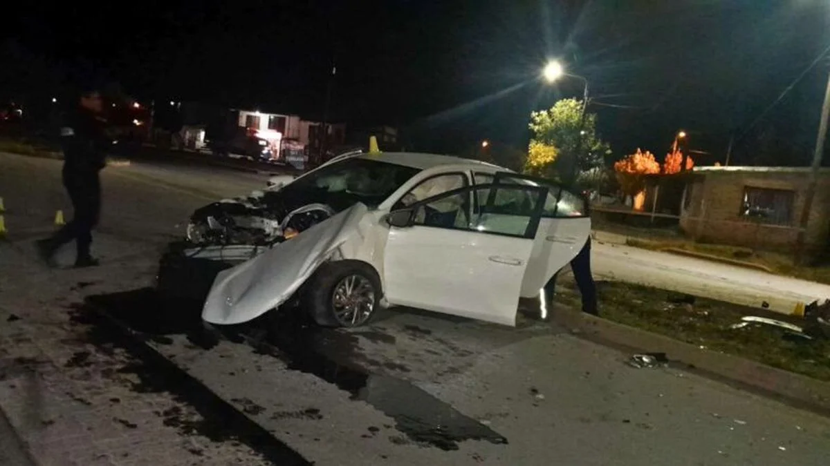 Malargüe: accidente frontal entre dos autos, alcoholemia y tensión