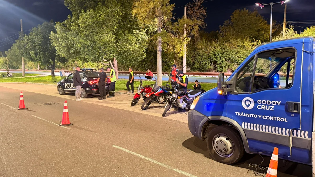 Corrían picadas en el Parque Benegas y terminaron sin motos