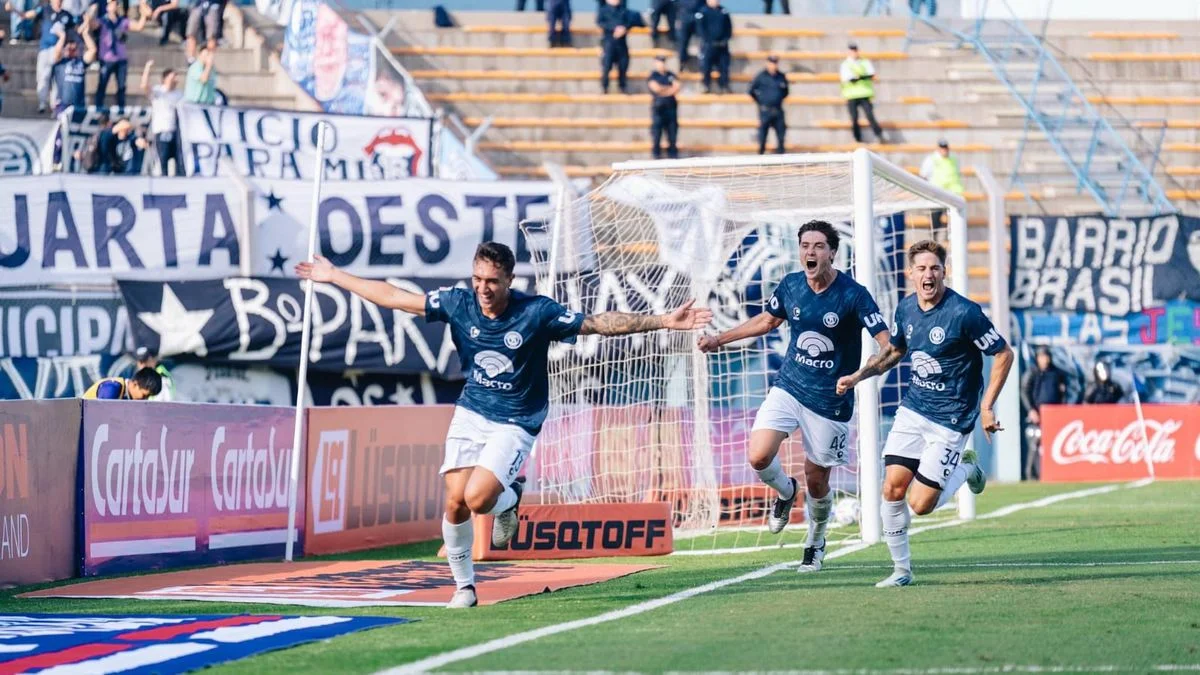 Independiente Rivadavia derrotó a Estudiantes de Caseros y sigue con vida en la Copa Argentina