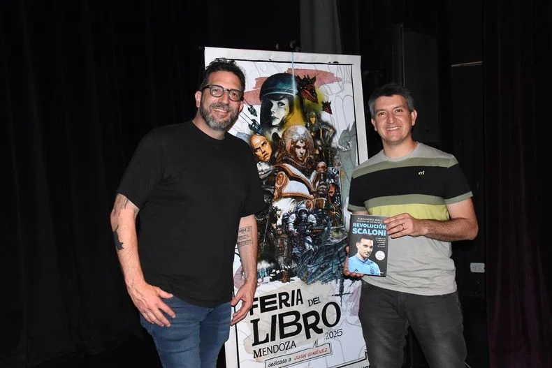 Alejandro Wall junto al Tano Robles en la presentación de 