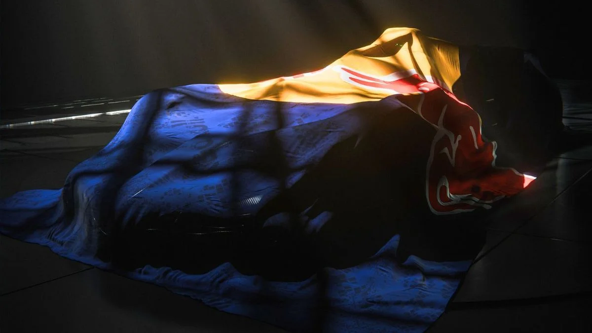 Red Bull presenta su auto 2026 con un guiño al pasado: el impactante cambio retro que fascinó a Max Verstappen