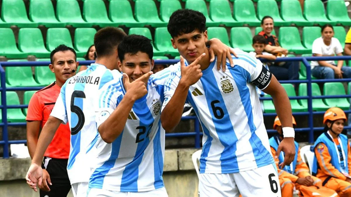 La Selección argentina Sub 17 aplastó a Perú y lidera el Torneo Sudamericano de Colombia