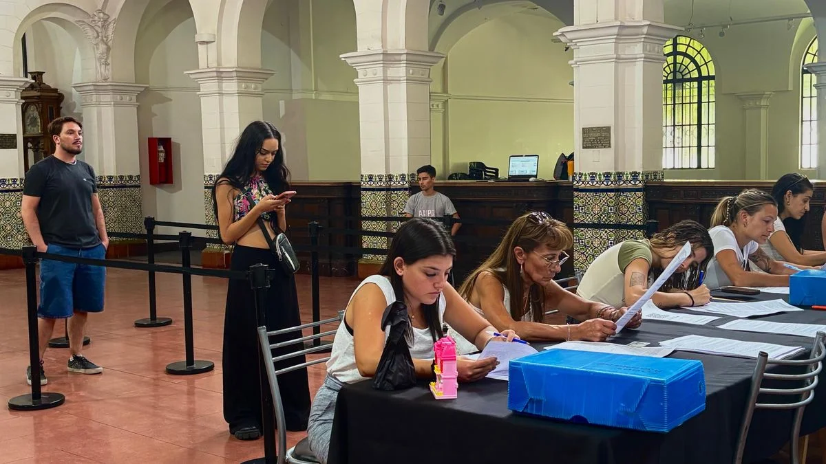 Los artistas de Vendimia empezaron a firmar los contratos con el Gobierno