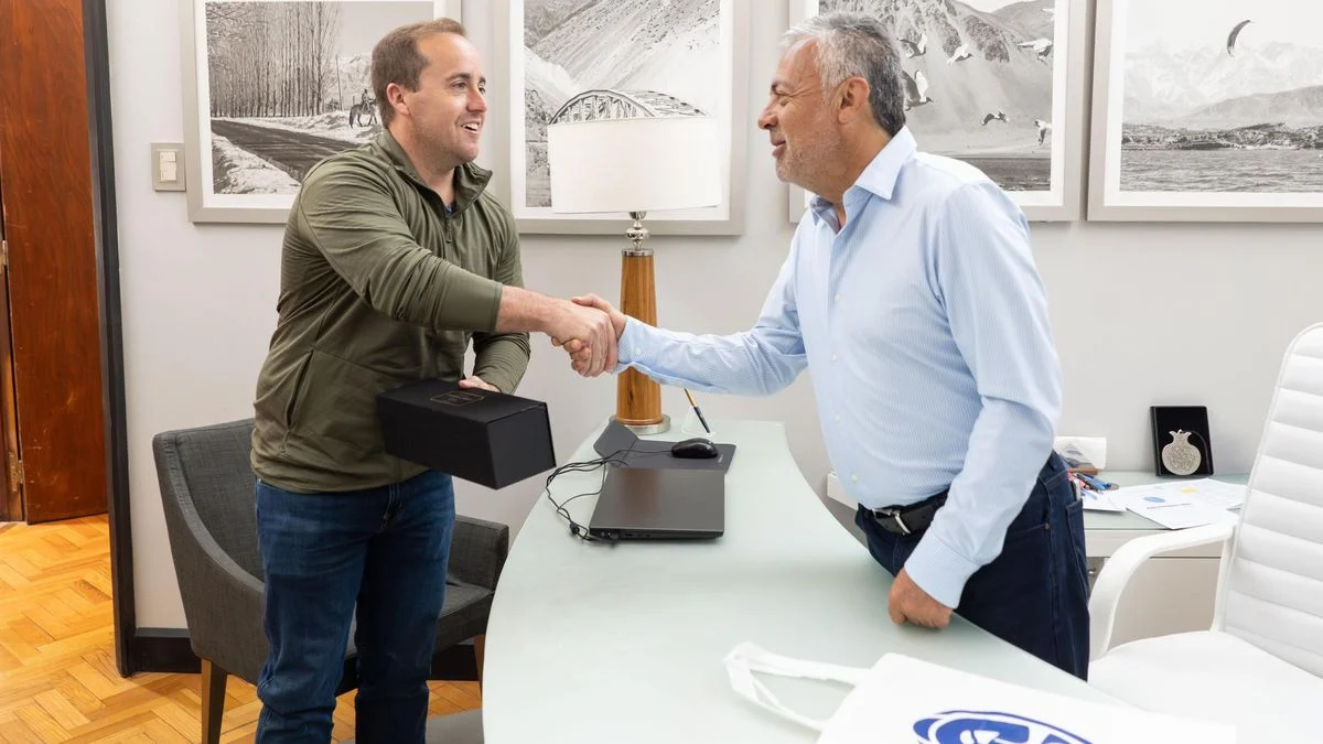 Alfredo Cornejo recibió al representante de ARC Energy, empresa que busca adquirir IMPSA