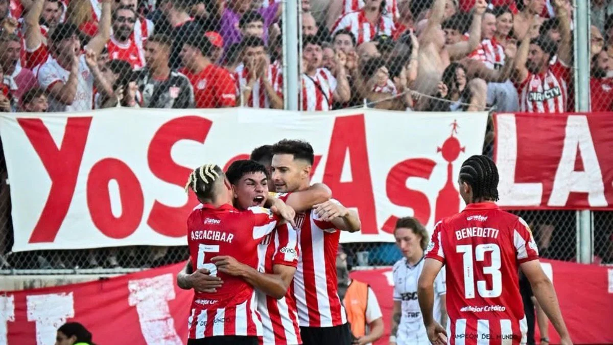 Estudiantes de La Plata venció a Platense y conquistó el Trofeo de Campeones