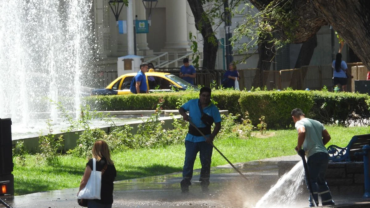 Muy caluroso y con alerta por "temperaturas extremas" en Mendoza