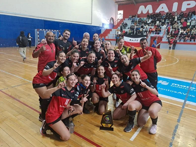 Maipú también festejó en el Apertura femenino de balonmano.