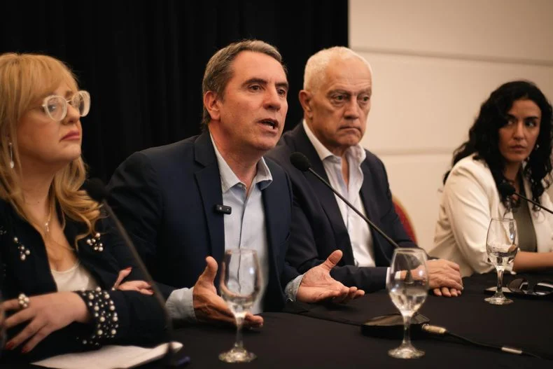 Jorge Difonso junto a Flavia Manoni y Jorge Palero, candidatos de Provincias Unidas.&nbsp;