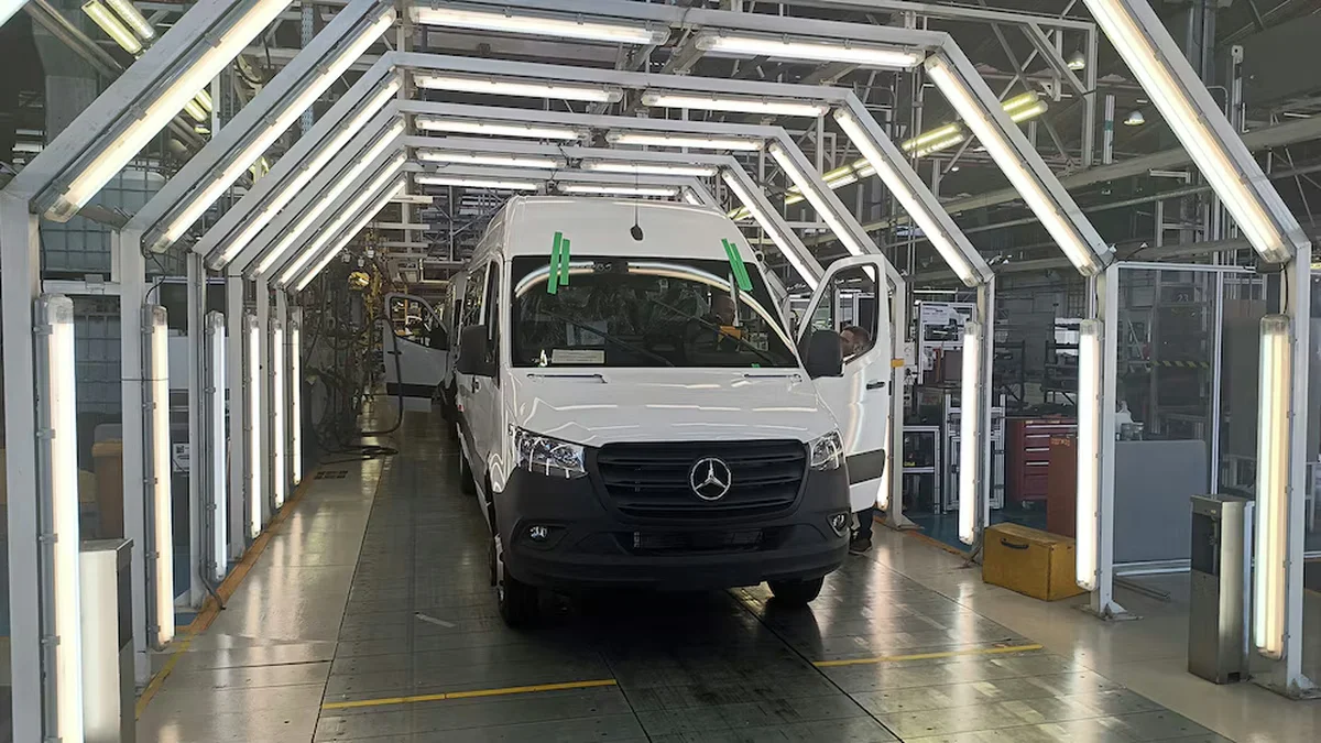 Revolucionó Toyota, lo jubilaron y volvió por la revancha con Mercedes: exportará Sprinter a Estados Unidos