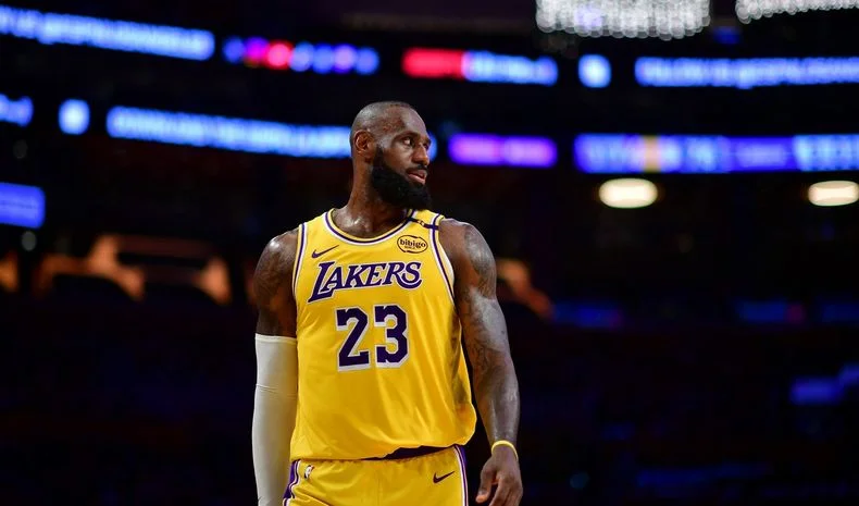 LeBron James definió su futuro en la NBA.
