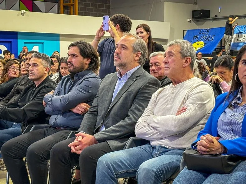 El diputado nacional Adolfo Bermejo junto al intendente de Maipú, Matías Stevanato. 