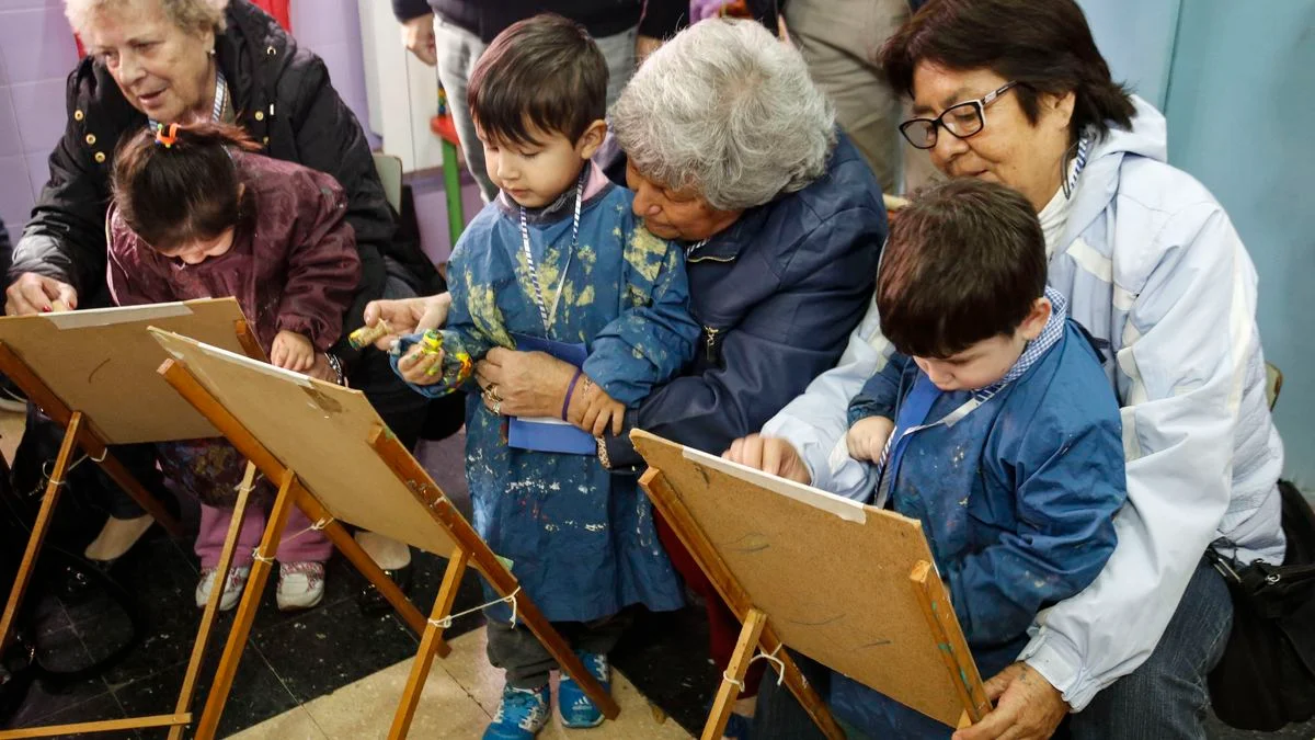 Talleres gratuitos para jóvenes, adultos mayores e infancias en Agenda Divergente