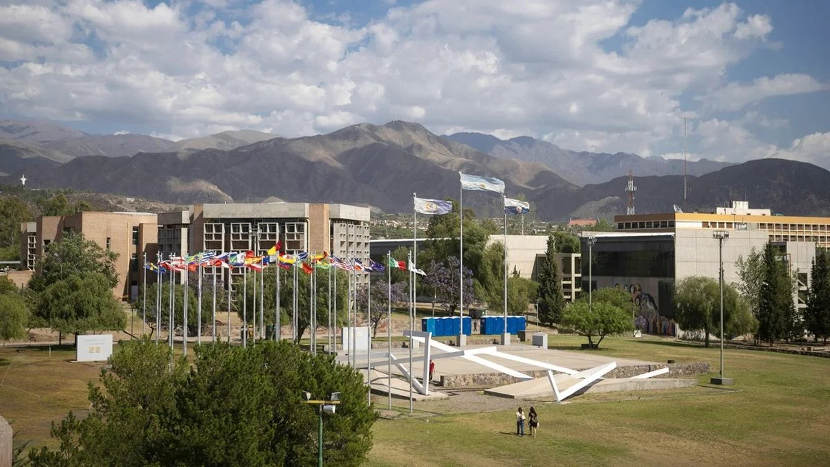 UNCuyo celebra su 86º aniversario en medio de recortes y convocan a un contra-acto