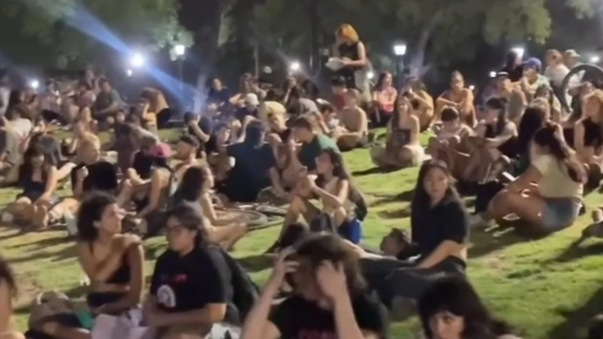 Hubo una vigilia vecinal en la plaza Independencia en la previa del tratamiento del proyecto San Jorge