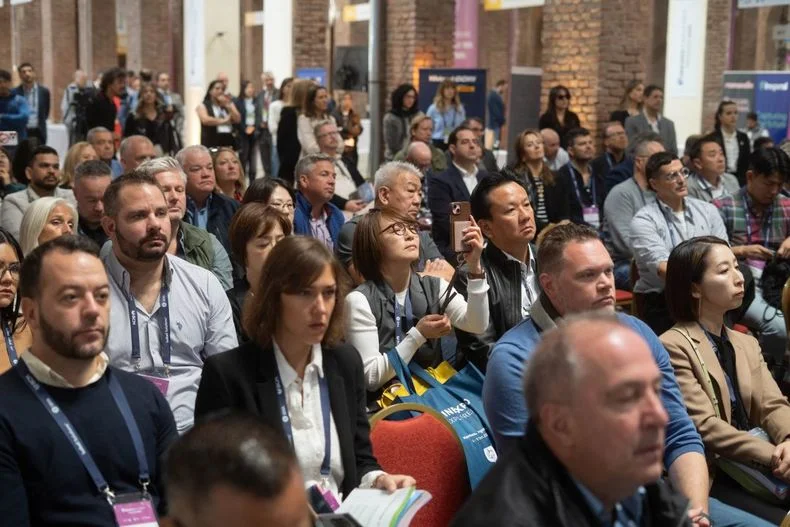 Muchos extranjeros en la apertura del evento que cont&oacute; con la participaci&oacute;n el gobernador Alfredo Cornejo.&nbsp;
