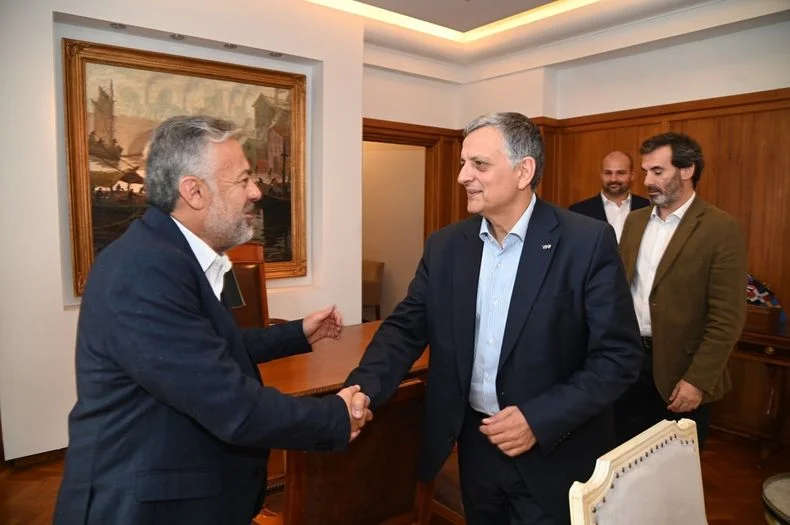 Alredo Cornejo y Horacio Marín, hombre de confianza de Paolo Rocca, al frente de YPF. 