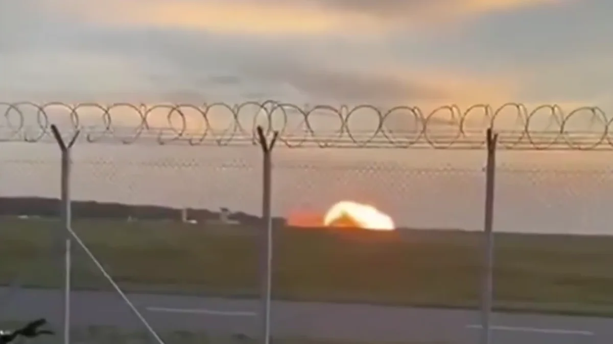 Video estremecedor: un avión Caza F-16 polaco se estrelló en un ensayo de espectáculo aéreo