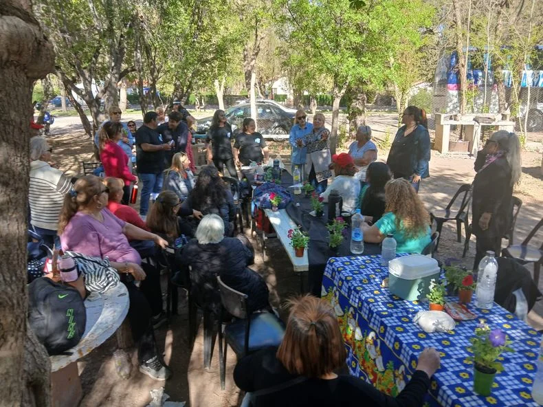 El Partido de los Jubilados comparti&oacute; un almuerzo con vecinos en Uspallata.&nbsp;
