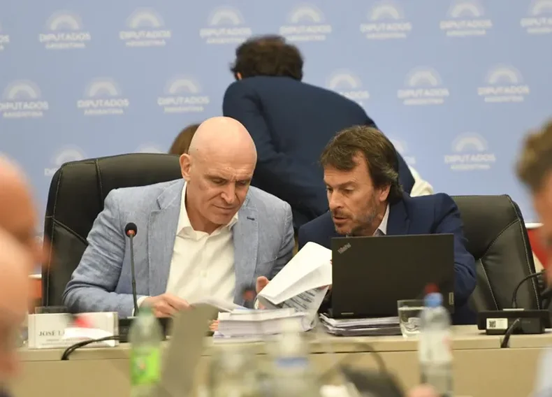 Espert y Lisandro Nieri, en la comisión de Presupuesto. 