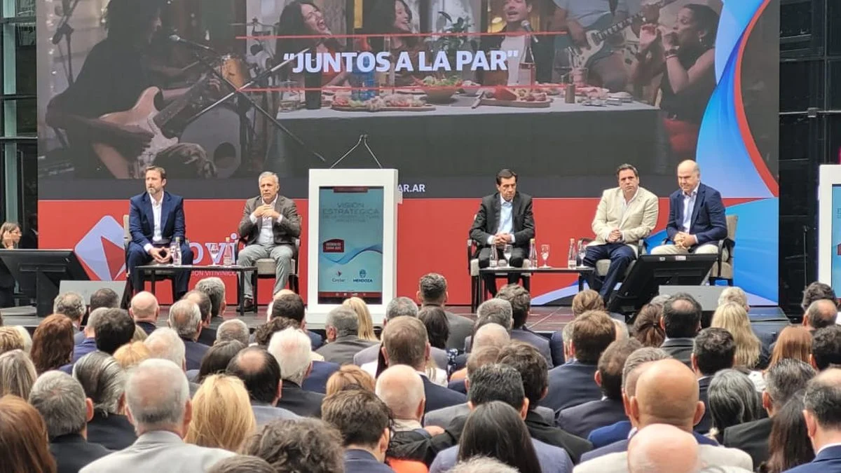 Desayuno de Coviar 2025: mucha rosca local pero vacío de funcionarios nacionales